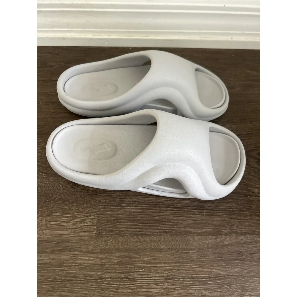 SKYLRK Beach Slide Factory Grey SLF003-1006-11‎  Bieber MINT Never Worn